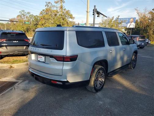 2024 Jeep Wagoneer L Series II 4x2