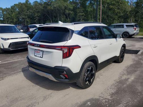 Snow White Pearl 2026 Kia Seltos EX
