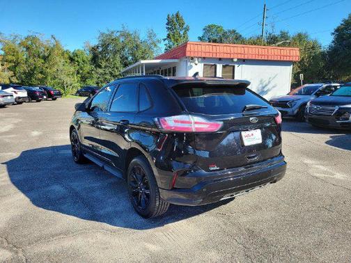 Agate Black Metallic 2022 Ford Edge SE