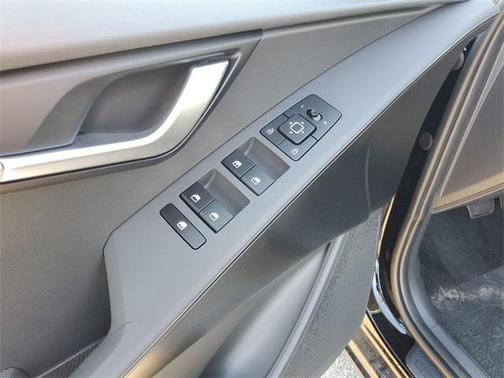 2025 Kia Niro LX
