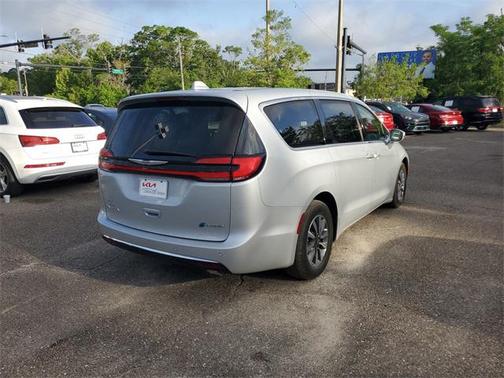 2022 Chrysler Pacifica Hybrid Touring L