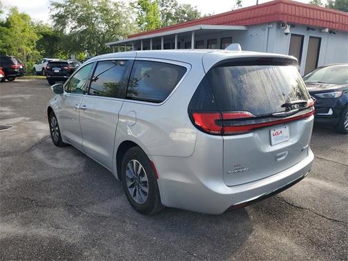 2022 Chrysler Pacifica Hybrid Touring L