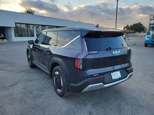 2026 Kia EV9 Light Long Range