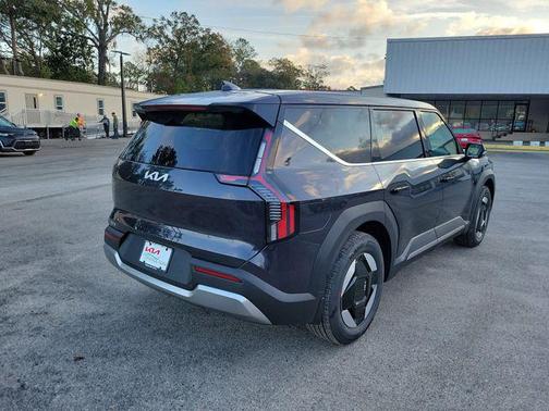 2026 Kia EV9 Light Long Range