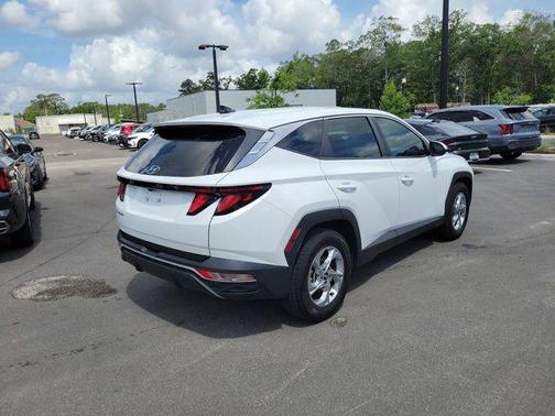 White Pearl 2024 Hyundai TUCSON SE
