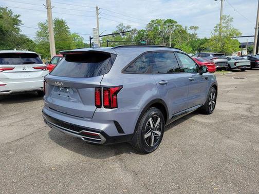 Everlasting Silver 2023 Kia Sorento S