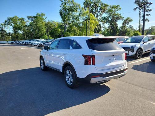 Glacial White Pearl 2026 Kia Sorento LX