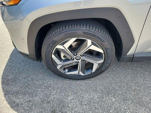 Shimmering Silver 2024 Hyundai TUCSON Limited