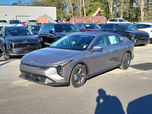 2026 Kia K4 LXS