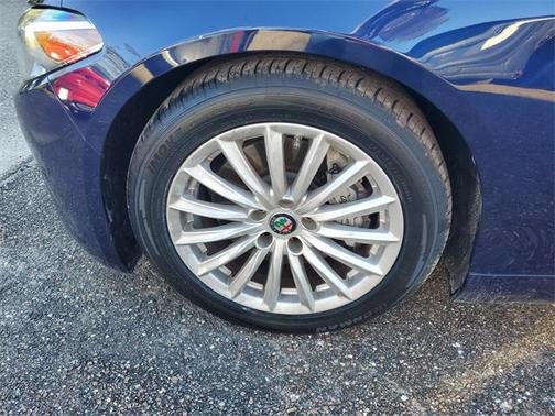 2021 Alfa Romeo Giulia Base