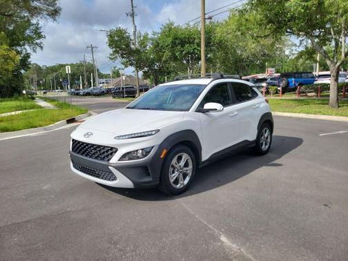 Lunar White 2022 Hyundai KONA SEL