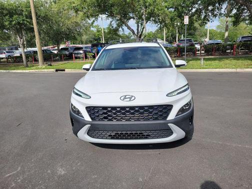 Lunar White 2022 Hyundai KONA SEL