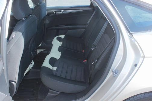 Photo 4 of 27 of 2018 Ford Fusion SE