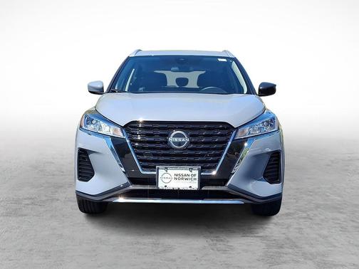 Boulder Gray Pearl 2024 Nissan Kicks SV