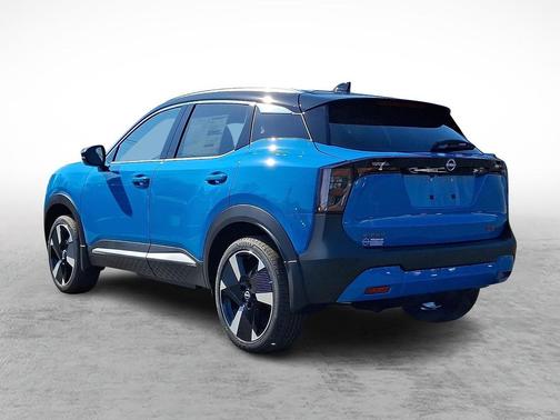 Arctic Ice Blue/Black 2026 Nissan Kicks SR