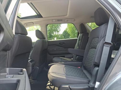 2025 Nissan Pathfinder SV 4WD
