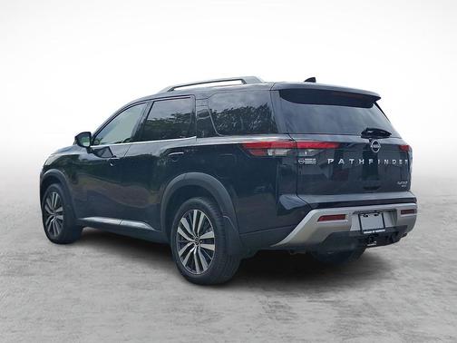 Super Black 2022 Nissan Pathfinder Platinum 4WD