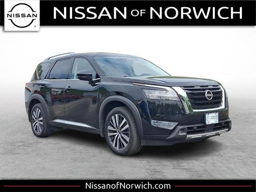 Super Black 2022 Nissan Pathfinder Platinum 4WD