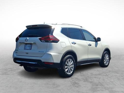 Pearl White 2018 Nissan Rogue SV
