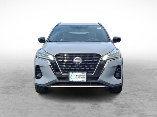 Boulder Gray Pearl 2022 Nissan Kicks SR