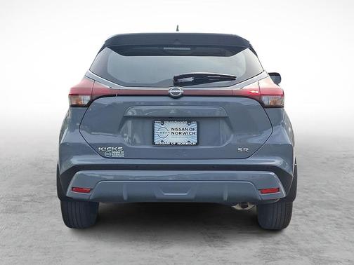 Boulder Gray Pearl 2022 Nissan Kicks SR
