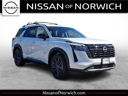 Everest White Pearl Tricoat 2026 Nissan Pathfinder SL