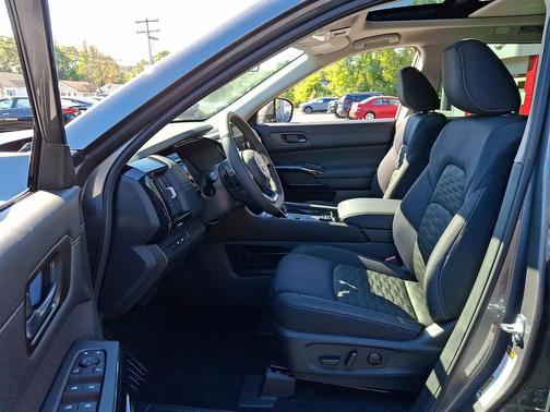 2025 Nissan Pathfinder SV 4WD