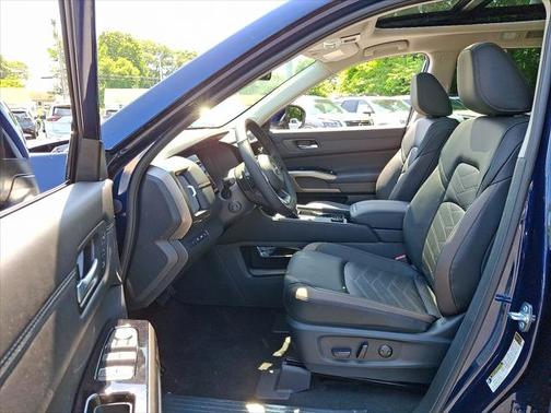 2025 Nissan Pathfinder Platinum 4WD