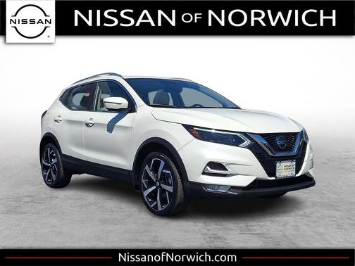 Pearl White Tricoat 2022 Nissan Rogue Sport SL