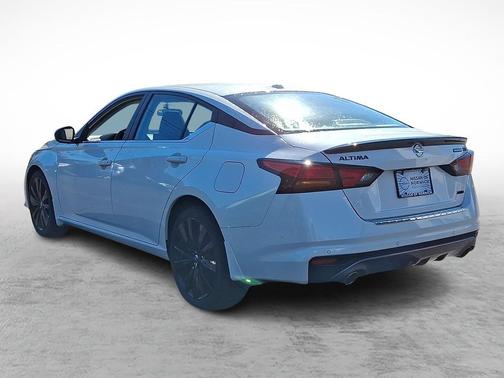 2022 Nissan Altima SR Intelligent AWD