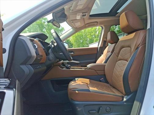 2025 Nissan Pathfinder Platinum 4WD