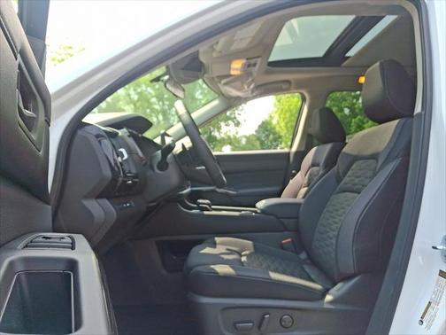 2025 Nissan Pathfinder SV 4WD