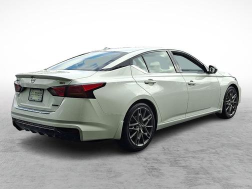 2023 Nissan Altima SR VC-Turbo FWD