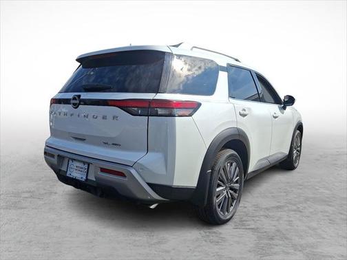 2025 Nissan Pathfinder SL 4WD