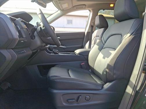 2025 Nissan Pathfinder SL 4WD