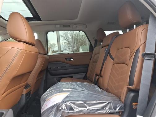 2025 Nissan Pathfinder Platinum 4WD