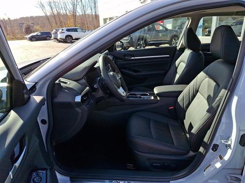 2025 Nissan Altima SR AWD