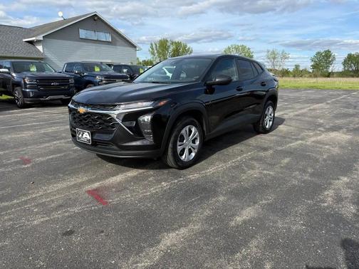 Mosaic Black Metallic 2025 Chevrolet Trax LS