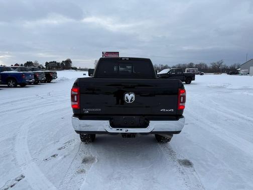 2023 RAM 3500 Laramie Crew Cab 4x4 6'4' Box