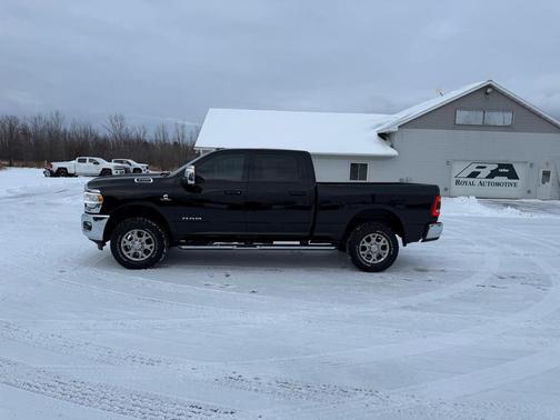 2023 RAM 3500 Laramie Crew Cab 4x4 6'4' Box