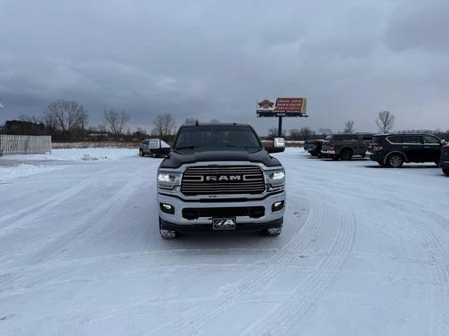 2023 RAM 3500 Laramie Crew Cab 4x4 6'4' Box