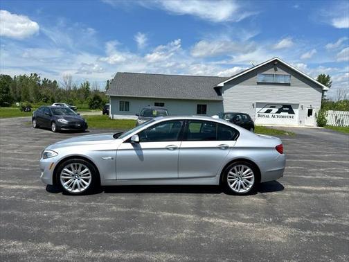 2011 BMW 550 4dr Sdn 550i RWD