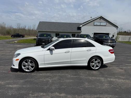 White 2013 Mercedes-Benz E-Class 4MATIC