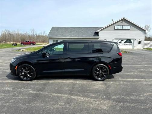 2018 Chrysler Pacifica Touring-L Plus