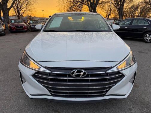 2019 Hyundai ELANTRA SE