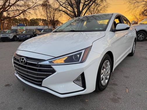 2019 Hyundai ELANTRA SE