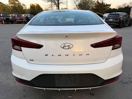 2019 Hyundai ELANTRA SE