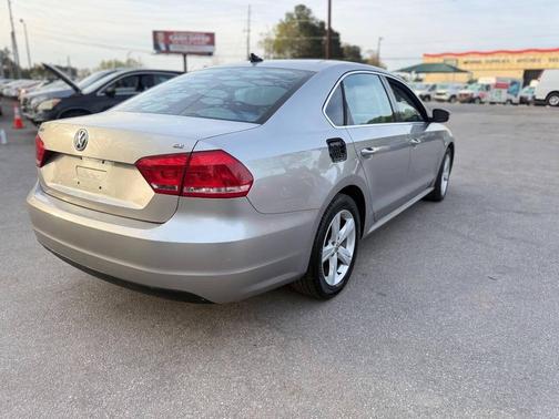 Titanium 2013 Volkswagen Passat 2.5 SE