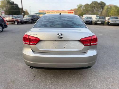 Titanium 2013 Volkswagen Passat 2.5 SE