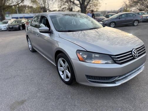 Titanium 2013 Volkswagen Passat 2.5 SE